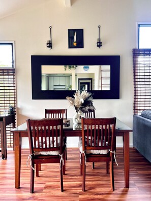 Dining - Elegant Princeville Condo with Cozy Loft Bedroom and Mountain Views (Princeville)