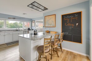 Fridge, microwave, stovetop, dishwasher