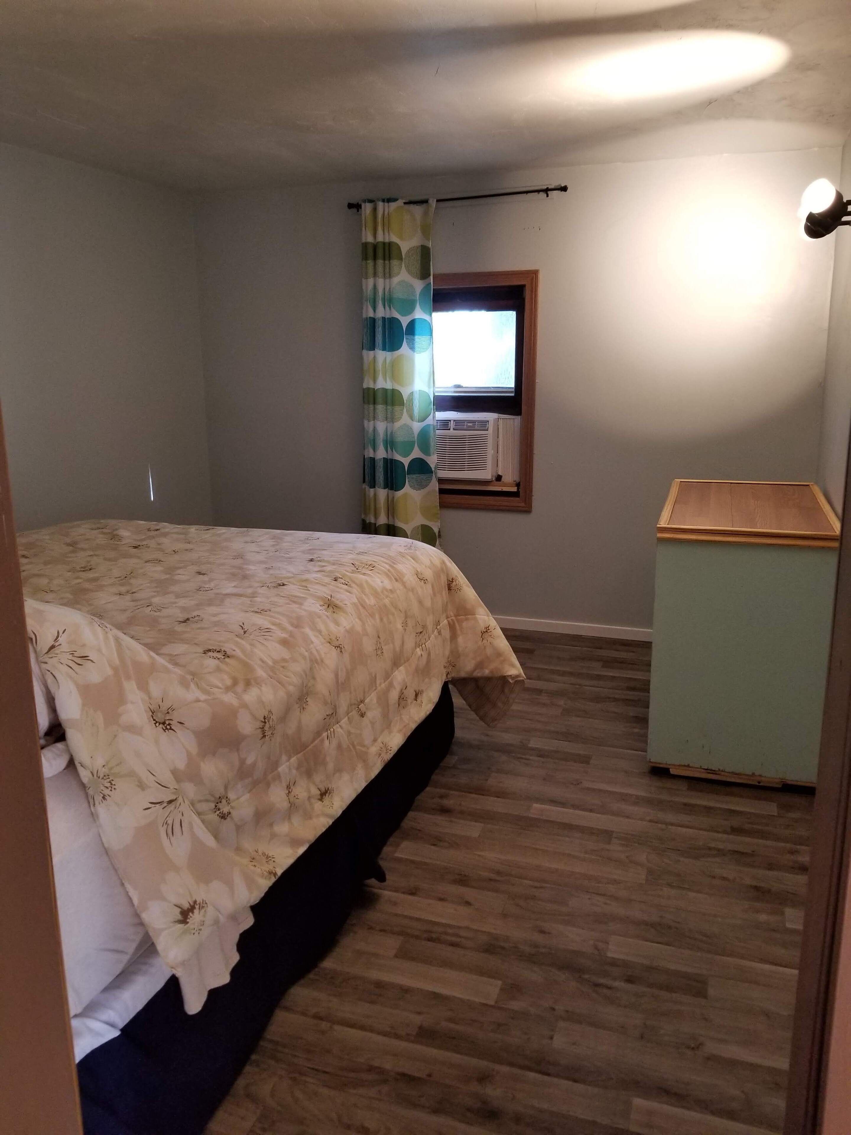 5 bedrooms, free WiFi, bed sheets