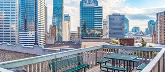 14th-Floor Condo in Downtown Seattle W/ City Views, Shared Rooftop Deck & WiFi