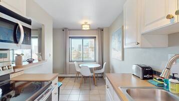 Fridge, microwave, oven, stovetop