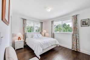 2 chambres, fer et planche à repasser, accès Internet, draps fournis