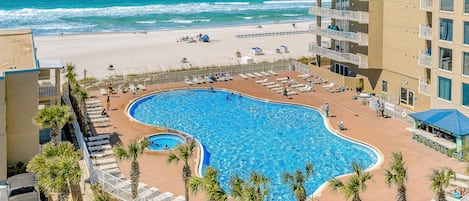 Una piscina techada, una piscina climatizada