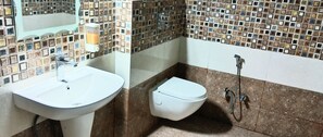 Shower, jetted bath, bidet, towels