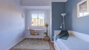 2 slaapkamers, een strijkplank/strijkijzer, gratis wifi, beddengoed