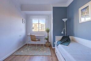 2 chambres, fer et planche à repasser, Wi-Fi gratuit, draps fournis