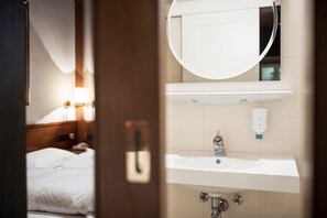 1 bedroom, iron/ironing board, free WiFi, bed sheets - "Villa Stella Apartment N51" near the ski lifts. Mountain view, terrace and garden (St.Ulrich)