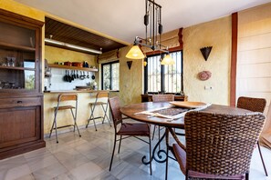 Dining - Villa 'Cosy House Jacuzzi Wifi Pool View' with Sea View, Wi-Fi and Air Conditioning (Mijas Pueblo)