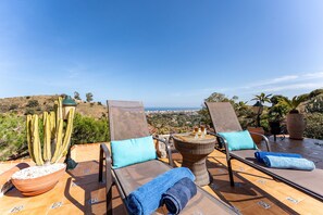 Terrace/patio - Villa 'Cosy House Jacuzzi Wifi Pool View' with Sea View, Wi-Fi and Air Conditioning (Mijas Pueblo)