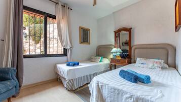 2 bedrooms, iron/ironing board, free WiFi, bed sheets