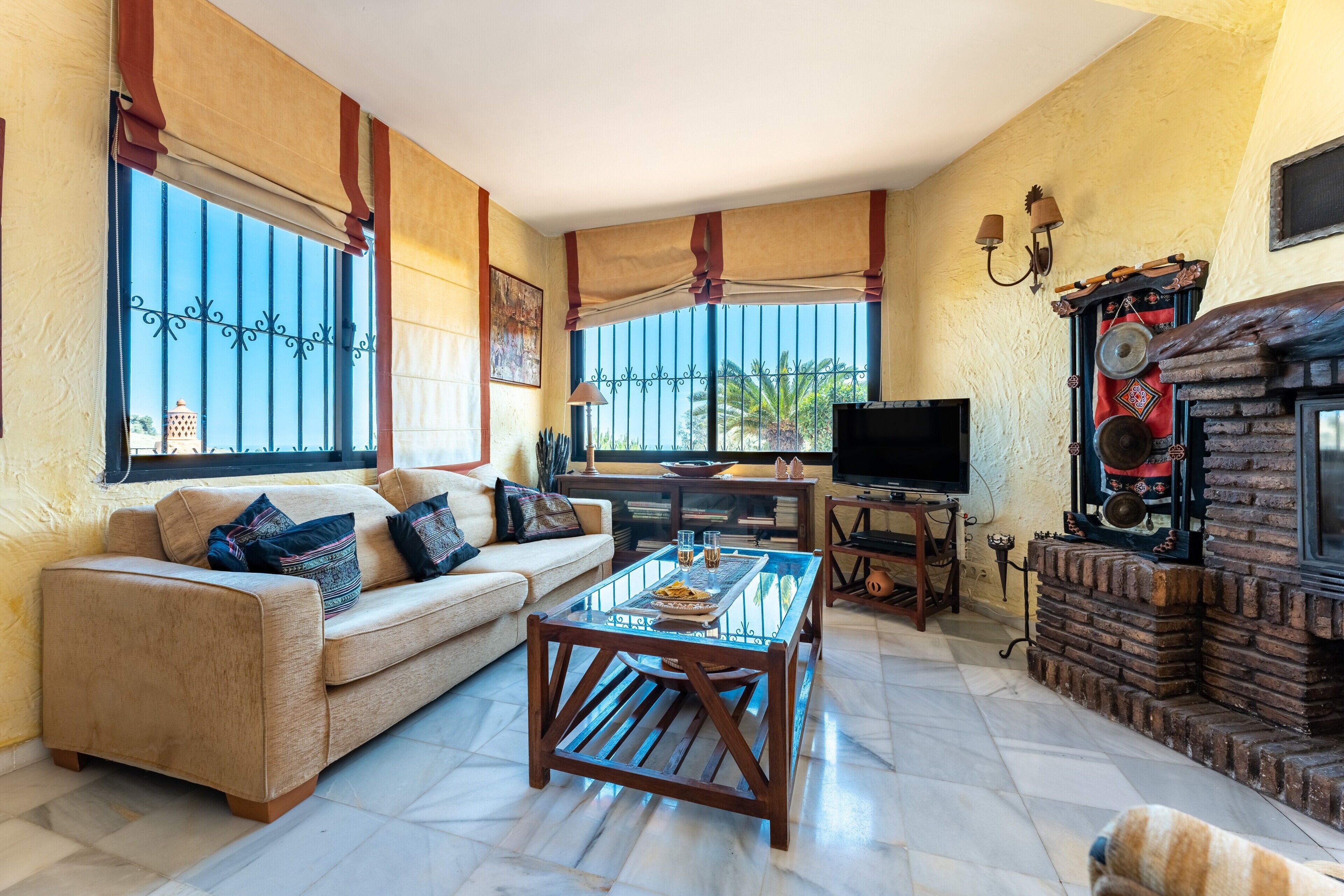 Chimenea y estéreo 