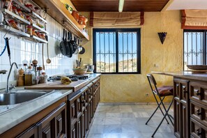 Réfrigérateur, four, plaque de cuisson, lave-vaisselle