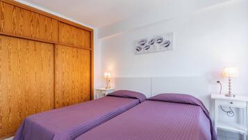 2 chambres, fer et planche à repasser, Wi-Fi gratuit, draps fournis