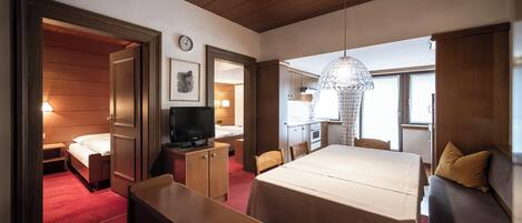 3 chambres, fer et planche à repasser, Wi-Fi gratuit, draps fournis