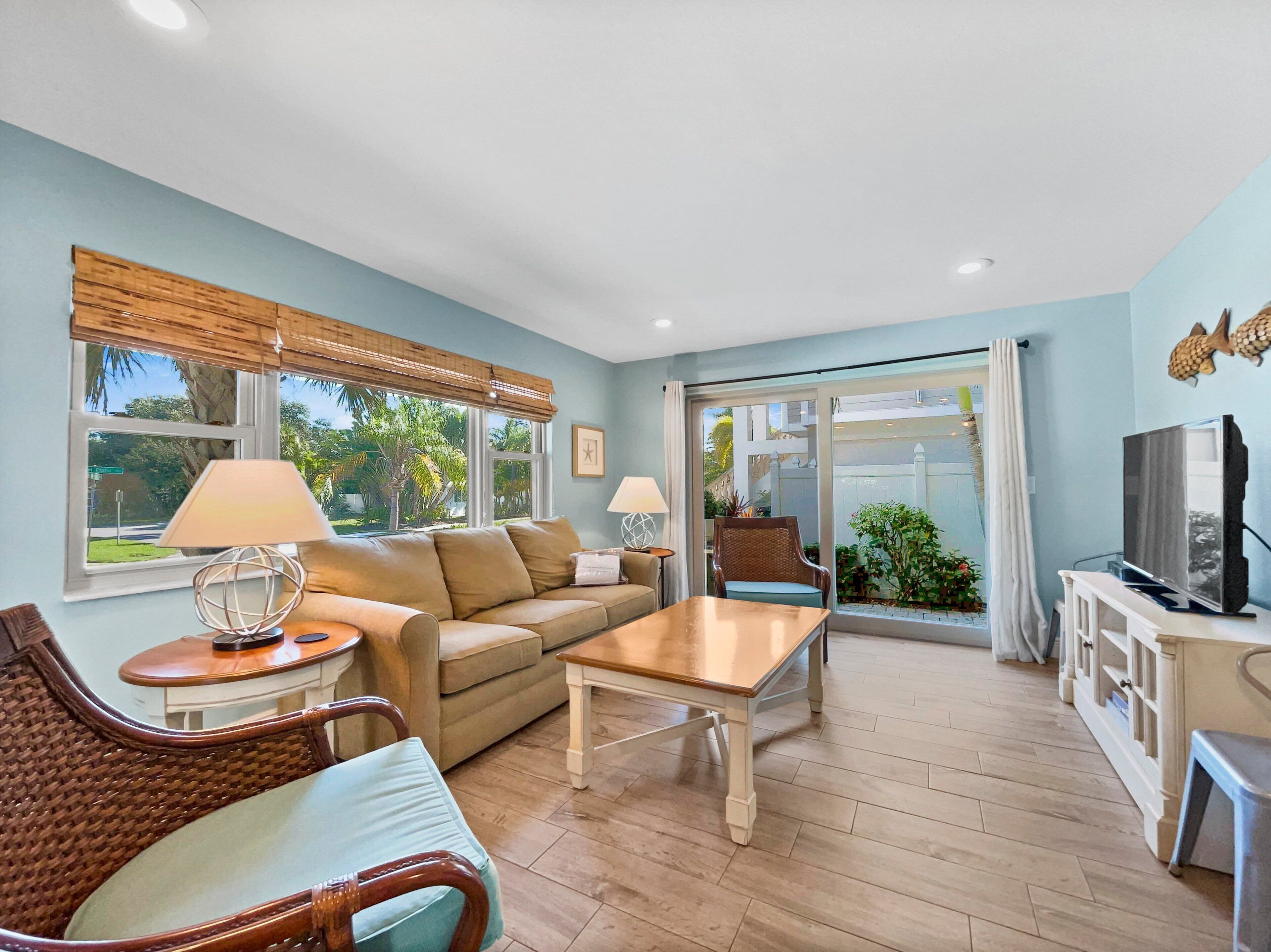 Newly Fully Updated and Modern, Short Walk to BEACH