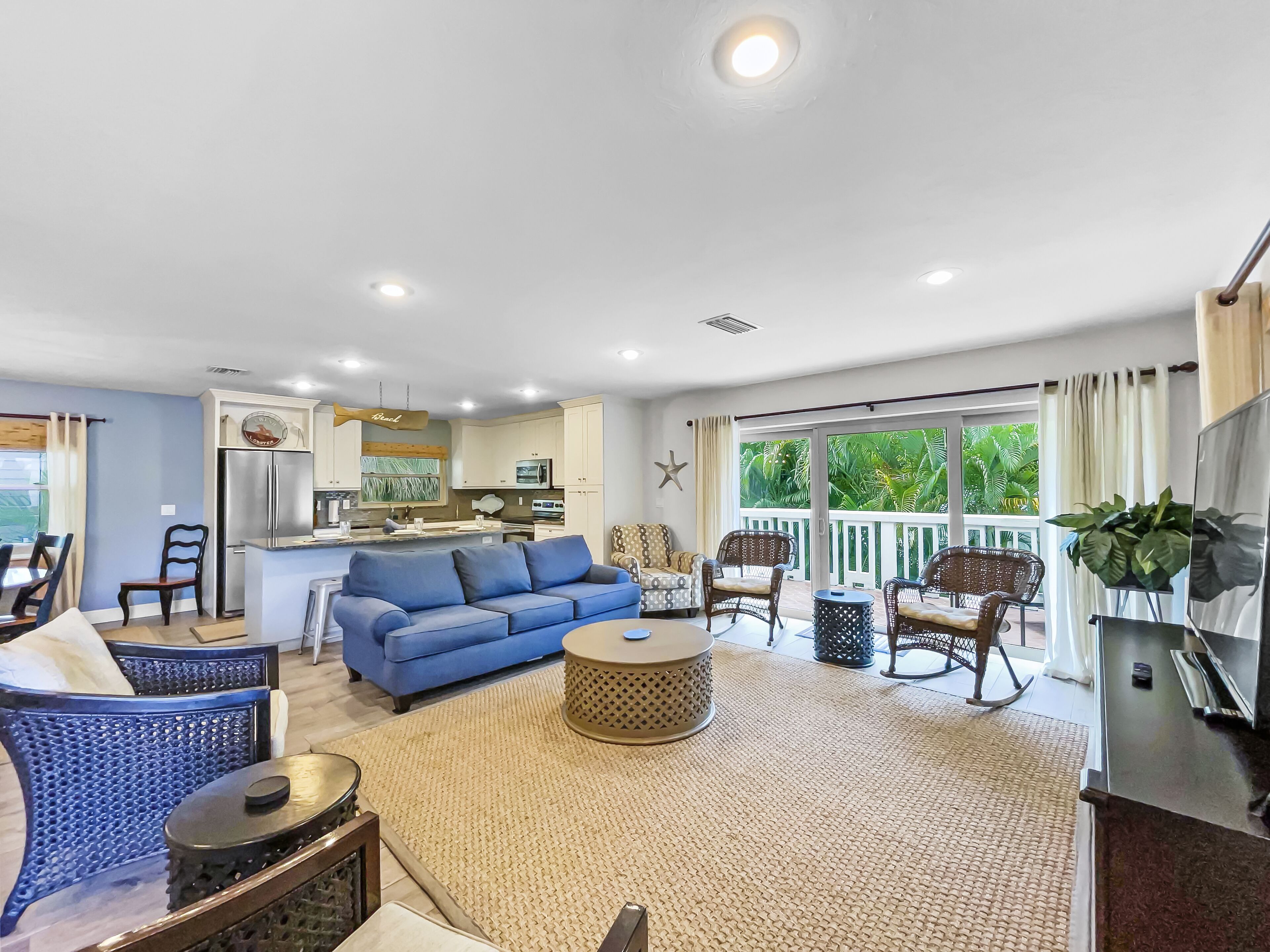 Spacious Updated Condo Just 2 Blocks to Siesta Key Beach