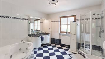 Vasca, asciugacapelli, asciugamani