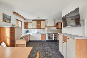Køleskab, mikrobølgeovn, ovn, kogeplade