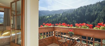 Studio Apartment "Jaufenspitze Blasighof" with Mountain View, Wi-Fi & Garden
