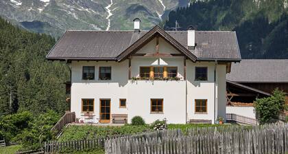 Appartement "Ratschingser Kreuz Blasighof" avec vue sur les montagnes, Wi-Fi, balcon et jardin