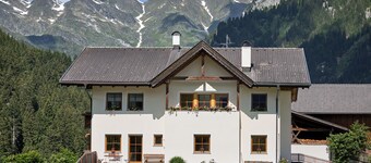 Appartamento "Ratschingser Kreuz Blasighof" con vista sulle montagne, Wi-Fi, balcone e giardino
