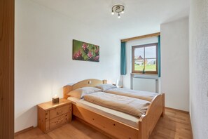 2 bedrooms, free WiFi, bed sheets - Apartment "Ratschingser Kreuz Blasighof" with Mountain View, Wi-Fi, Balcony & Garden (Ratschings)