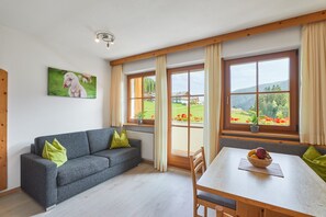 TV - Apartment "Ratschingser Kreuz Blasighof" with Mountain View, Wi-Fi, Balcony & Garden (Ratschings)