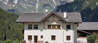 Apartment "Mareiter Stein Blasighof" with Mountain View, Wi-Fi, Terrace & Garden