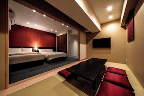 Japanese suite | In-room safe, blackout curtains, iron/ironing board, free WiFi