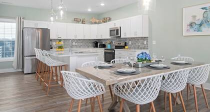 Beach Paradise VII-Brand New Luxury Townhouse with Pool, Garage, and Water View