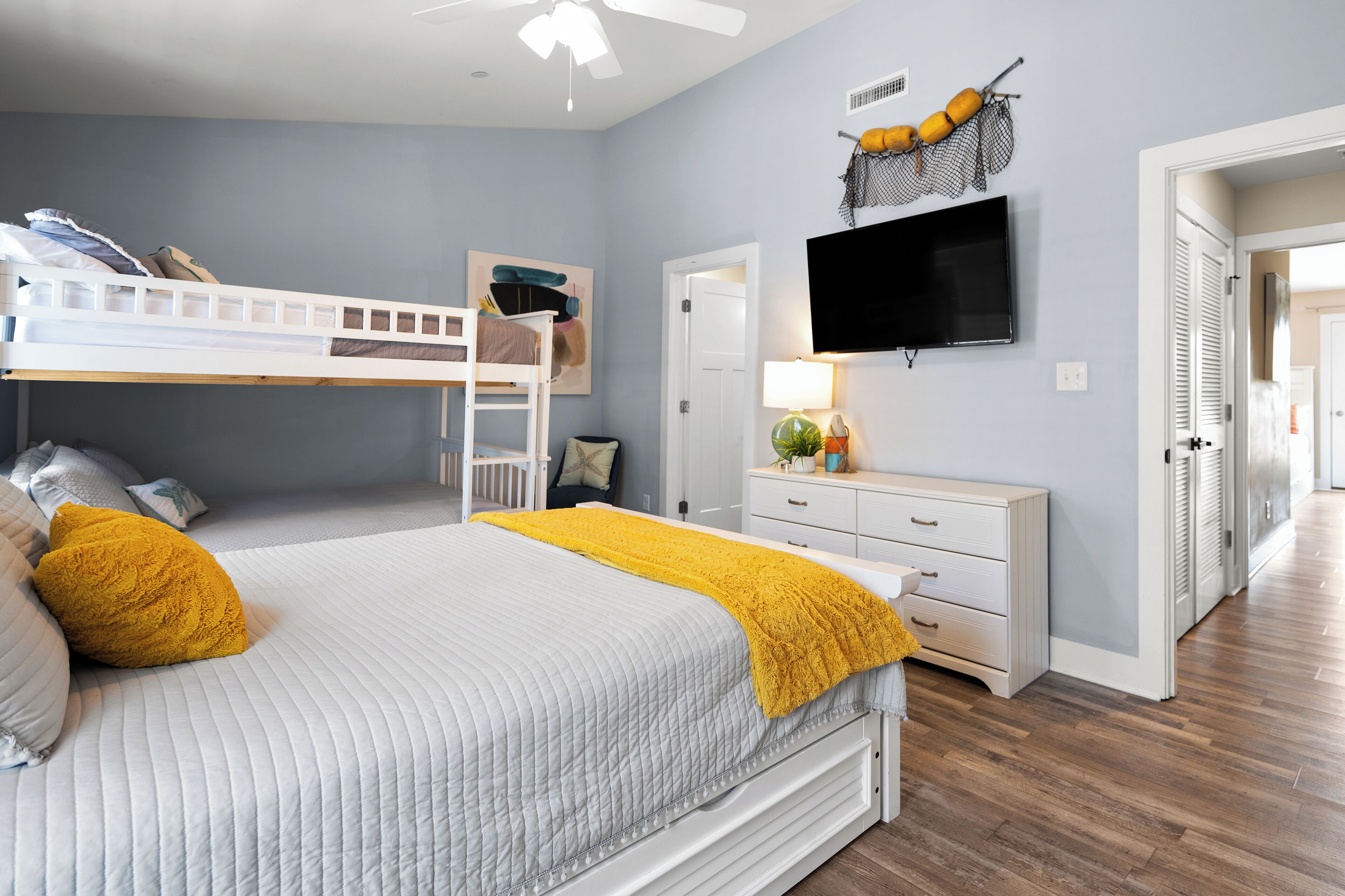 3 soverom, skrivebord, strykejern/-brett og wi-fi