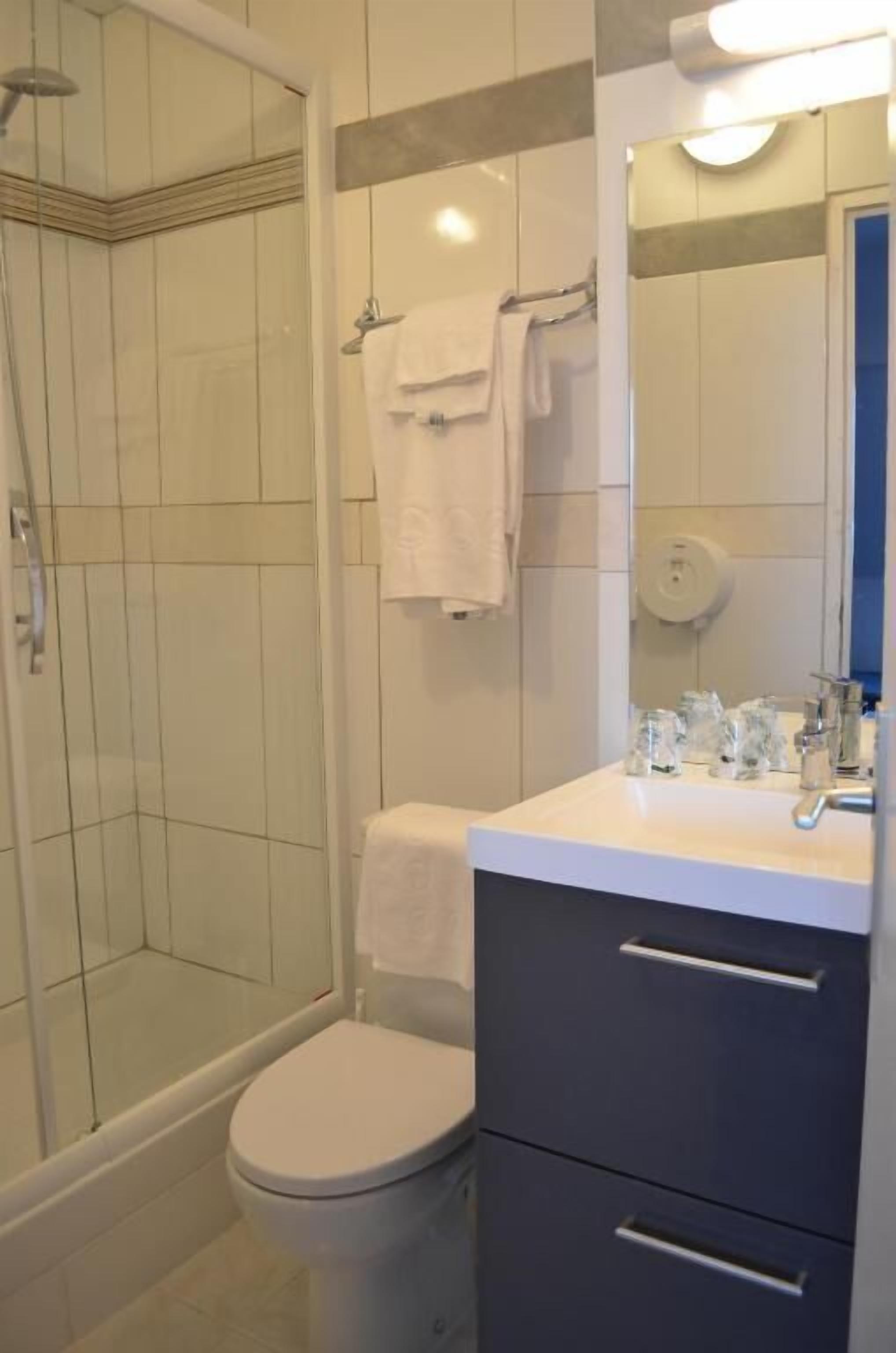 Classic Double Room | Bathroom