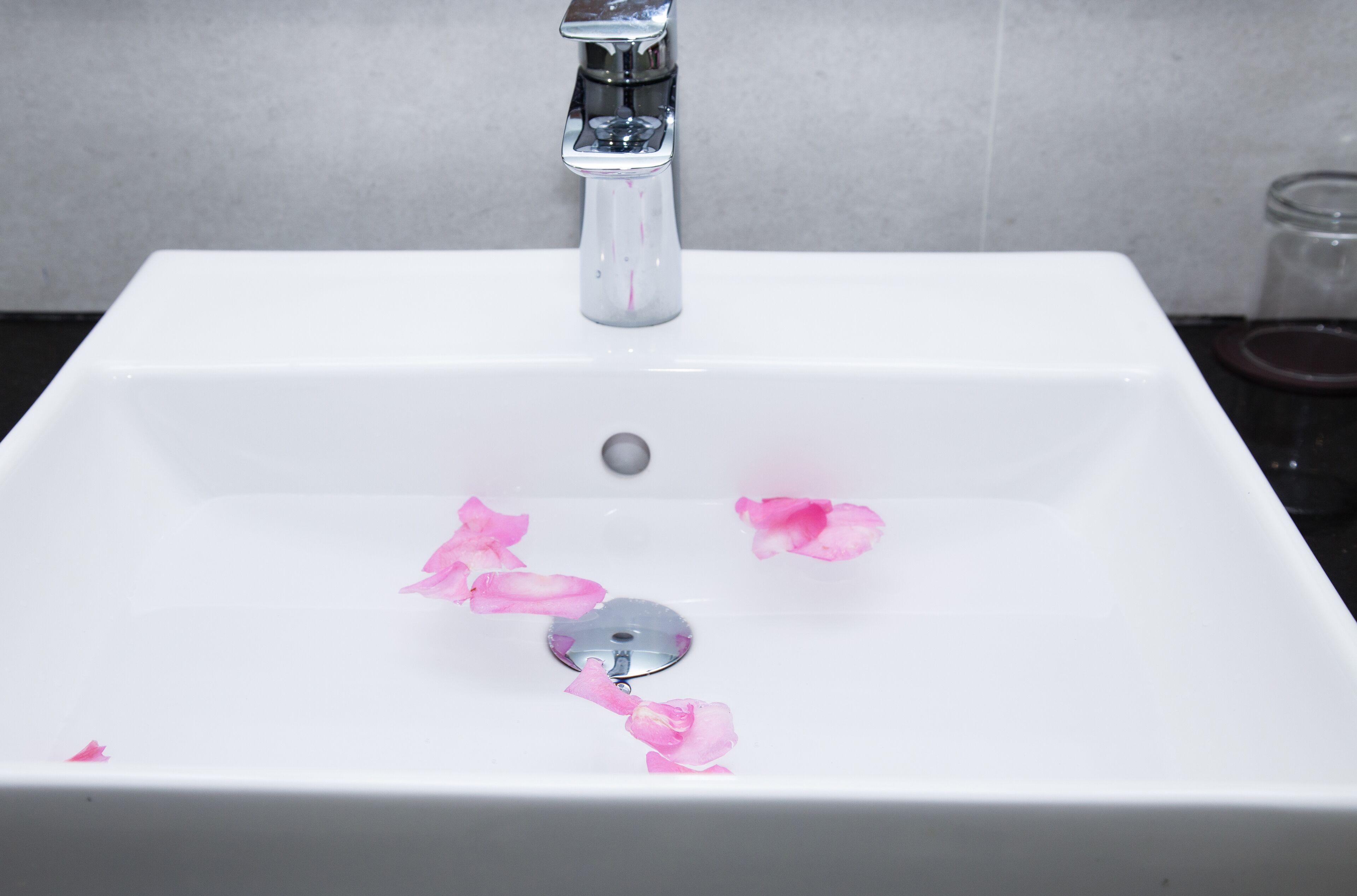 shower, rainfall showerhead, free toiletries, hair dryer