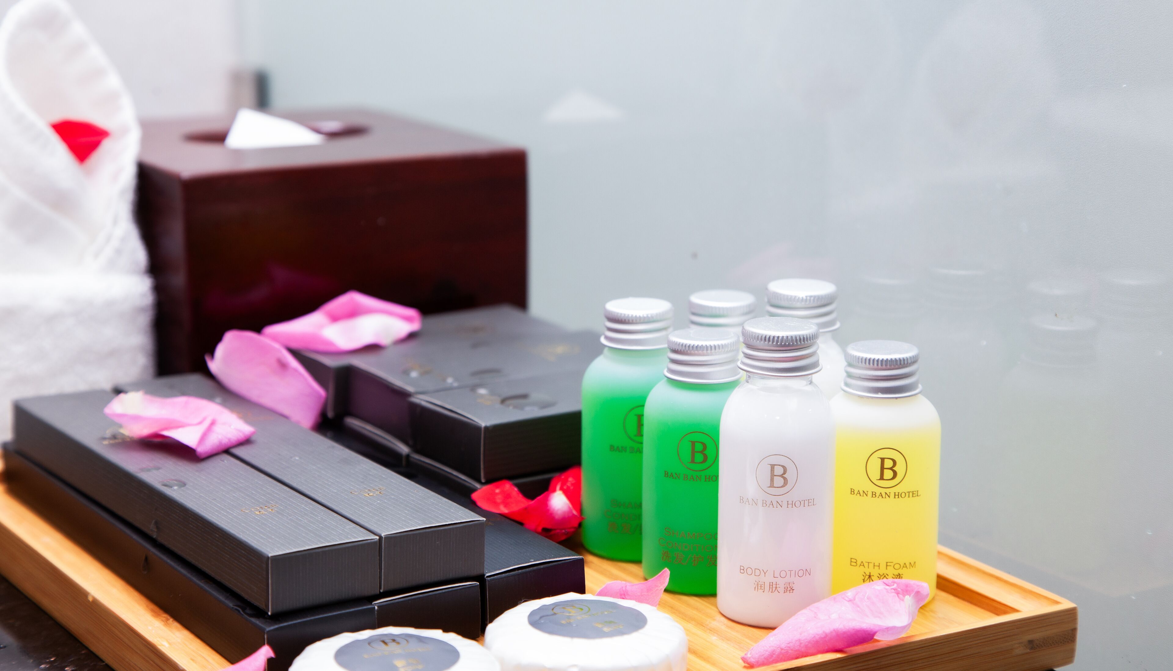 shower, rainfall showerhead, free toiletries, hair dryer