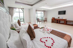 City View Twin Suite | Hypo-allergenic bedding, minibar, in-room safe, desk - Ban Ban Hotel (Phnom Penh)