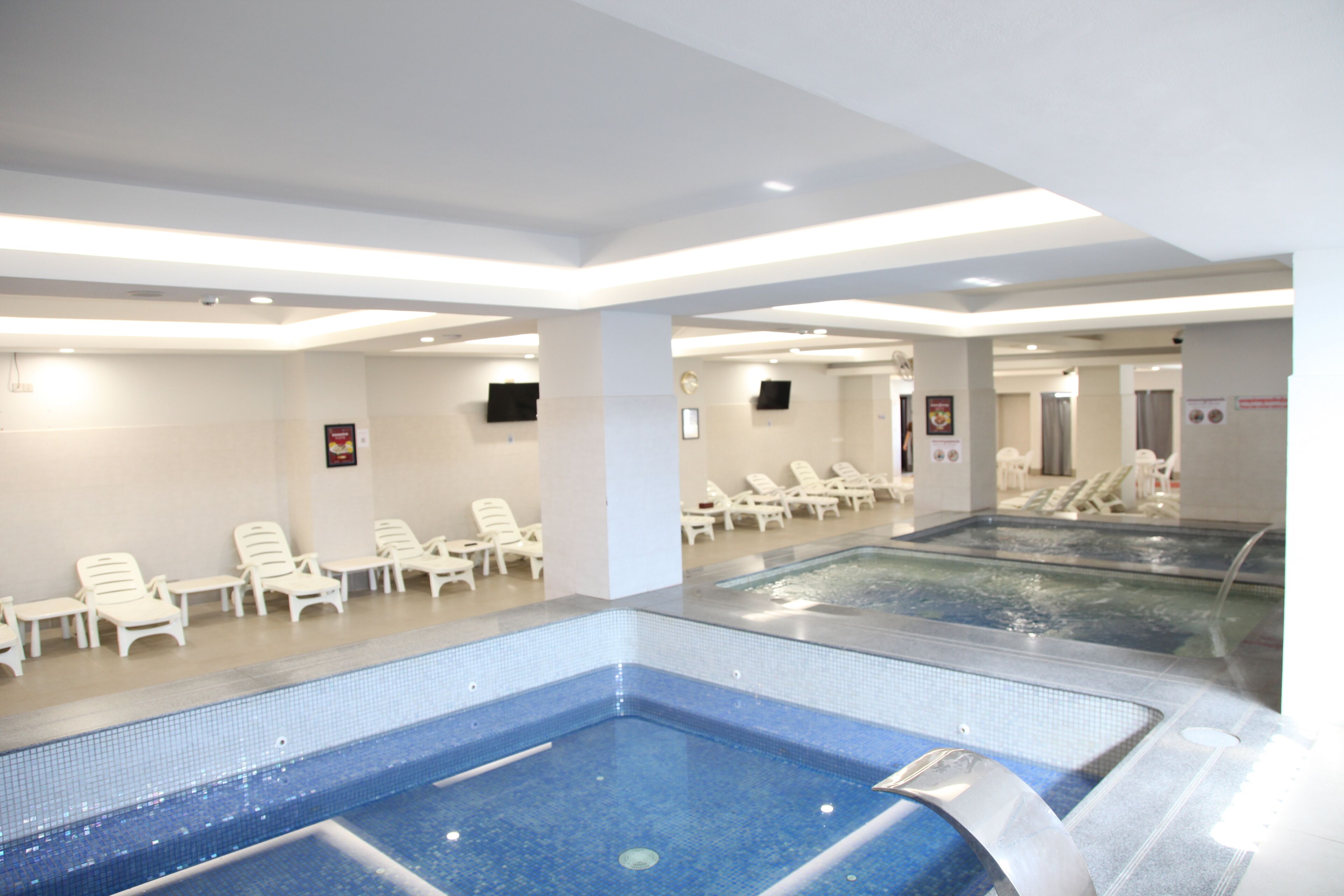 couples treatment room(s), massages