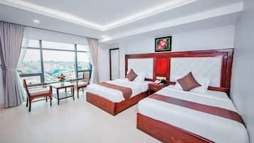 Hypo-allergenic bedding, minibar, in-room safe, desk