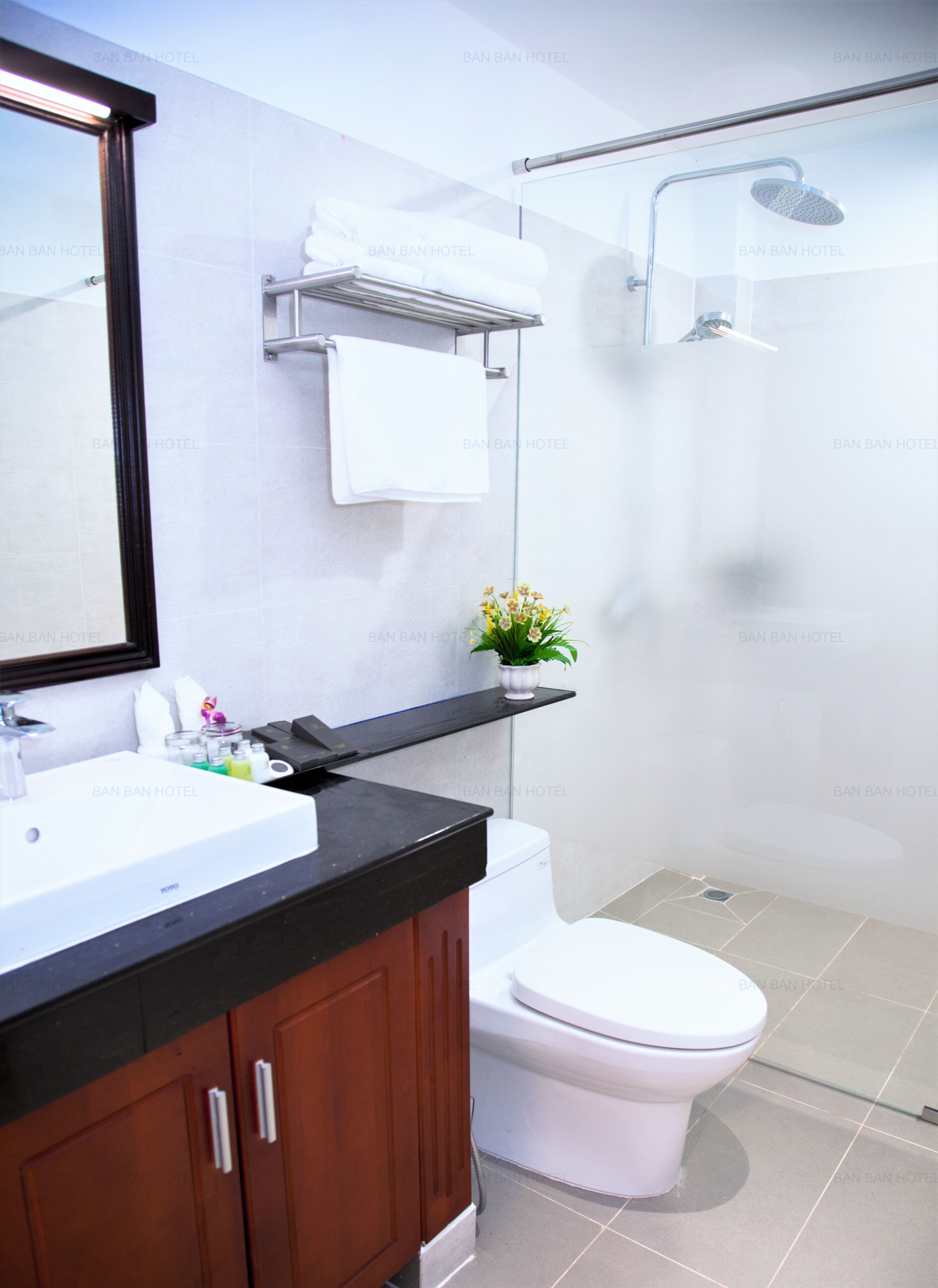 shower, rainfall showerhead, free toiletries, hair dryer