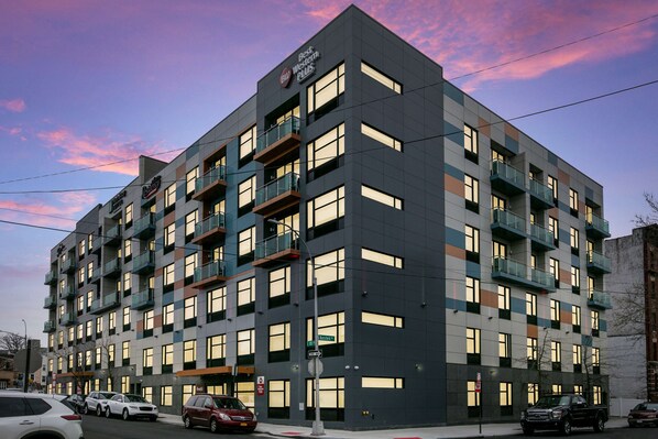 Exterior - Best Western Plus Executive Residency Bronx (Bronx)