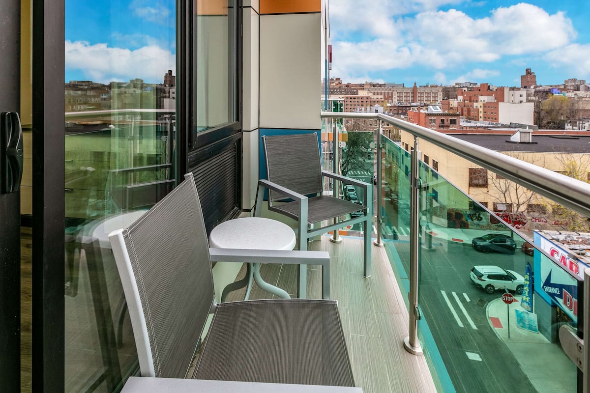 Suite, 1 King Bed with Sofa bed, Non Smoking, Kitchenette (with Sofabed) | Laptop workspace, cribs (free), WiFi (free), bed sheets