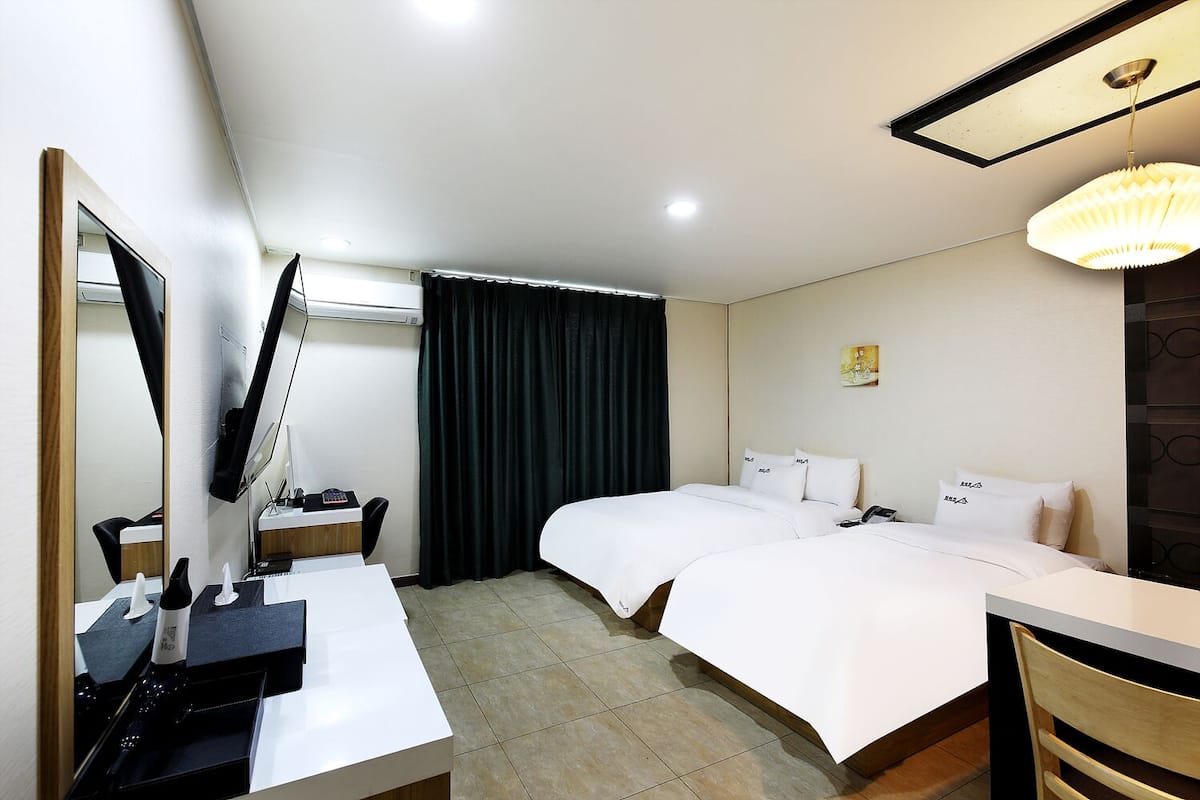 Hypo-allergenic bedding, down duvets, desk, blackout curtains
