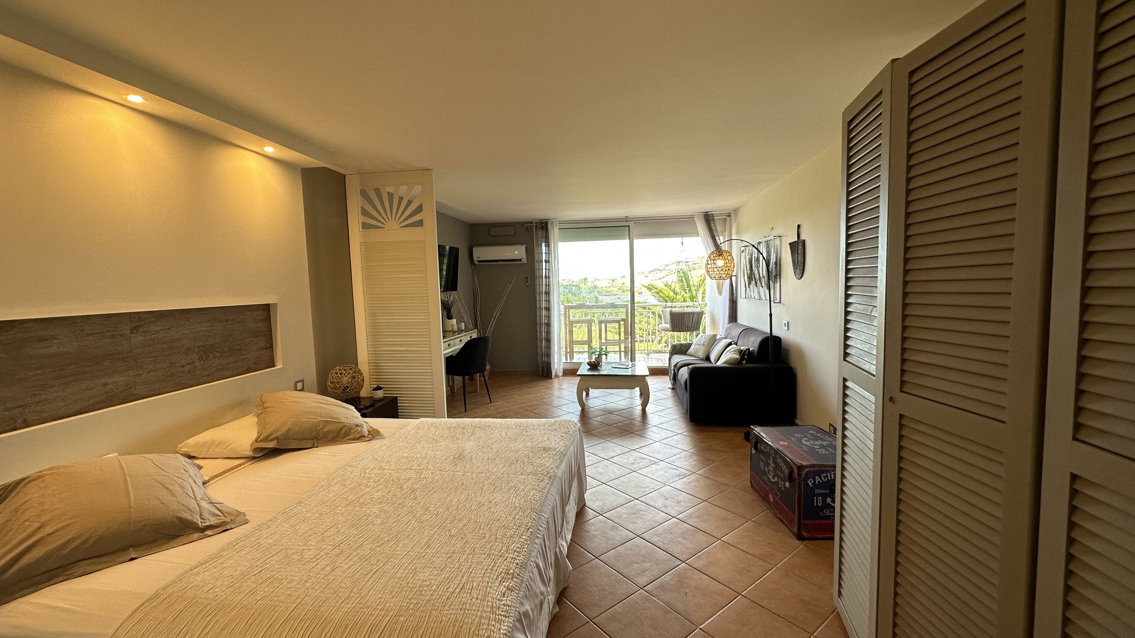 Skrivbord, strykjärn/strykbräda, gratis wi-fi och sängkläder