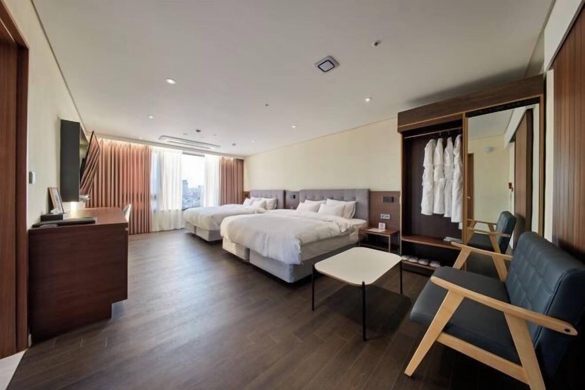 1 bedroom, premium bedding, down comforters, individually decorated