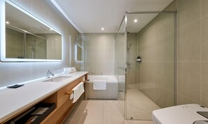 Standard | Bad | Hårføner, badekåper, tøfler og bidé