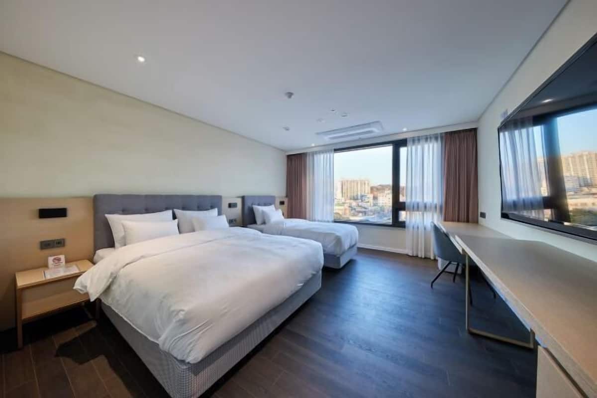 1 bedroom, premium bedding, down comforters, individually decorated