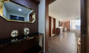 Grand Suite | 高級寝具、羽毛の掛け布団、客室ごとに異なる装飾、客室ごとに異なるインテリア
