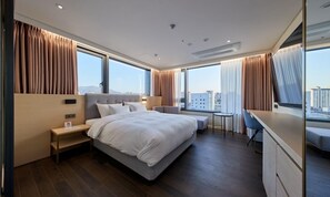 Deluxe King Room | Premium bedding, down duvets, individually decorated - Gwangju H1 Hotel (Gwangju)
