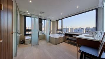 Grand Suite | Badeværelse | Hårtørrer, badekåber, hjemmesko, bidet