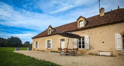 Maison de vacances en Brenne avec piscine partagée, grand jardin et tout confort inclus
