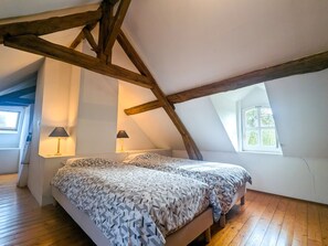 3 quartos, Wi-Fi de cortesia, roupa de cama